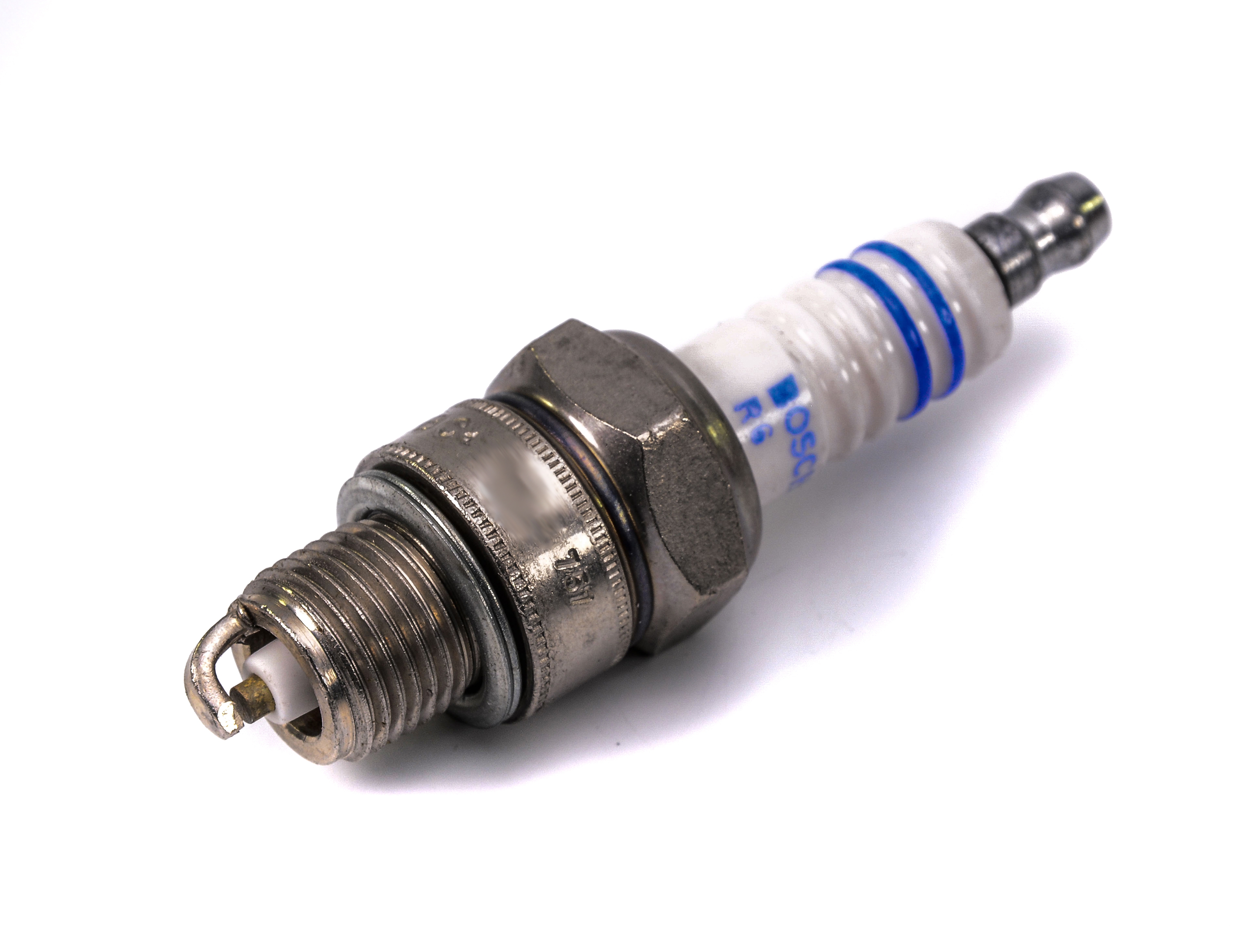 

Bosch 0242235665 Свеча зажигания