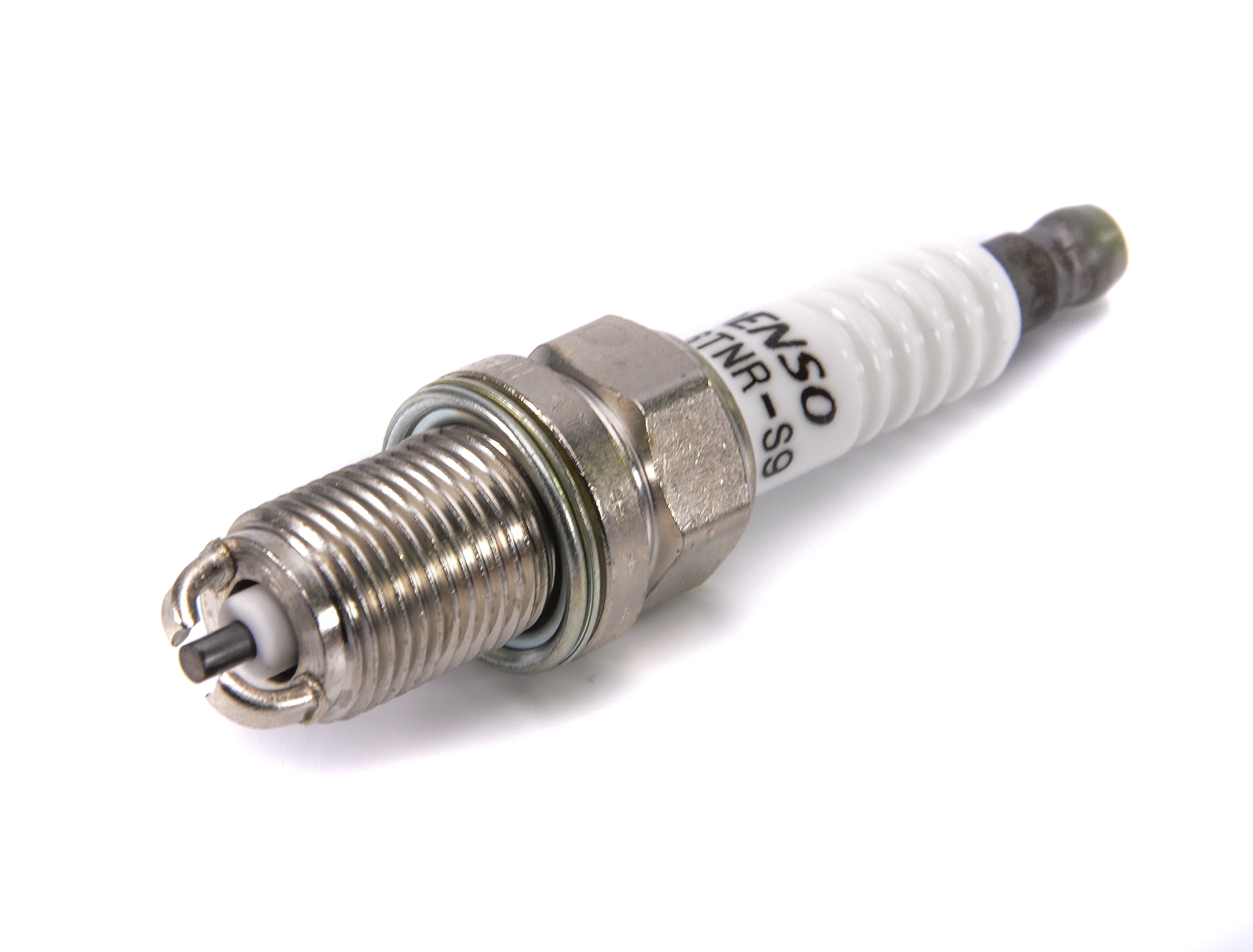 

Denso K16TNRS9 Свеча зажигания