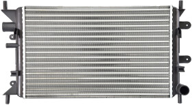 Радіатор охолодження двигуна Nissens 621621