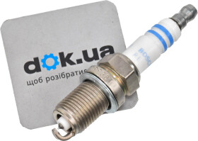 Свеча зажигания Bosch 0242236618